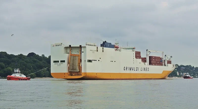 GRANDE COTONOU Ro-Ro IMO 9672105 photo 2