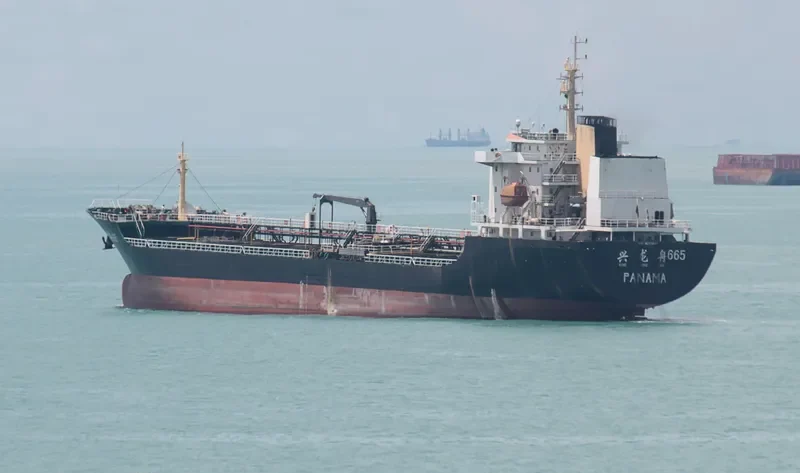 XING LONG ZHOU 665 Tanker IMO 9673032 photo 2