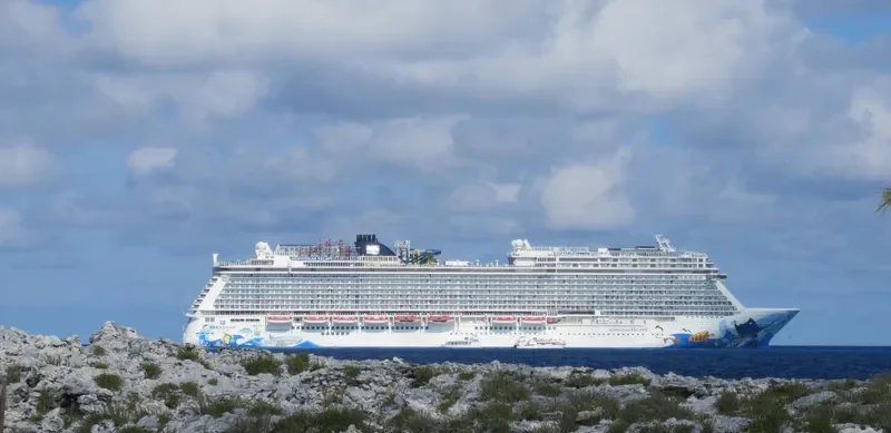 NORWEGIAN ESCAPE Passenger Ship IMO 9677076 photo 2