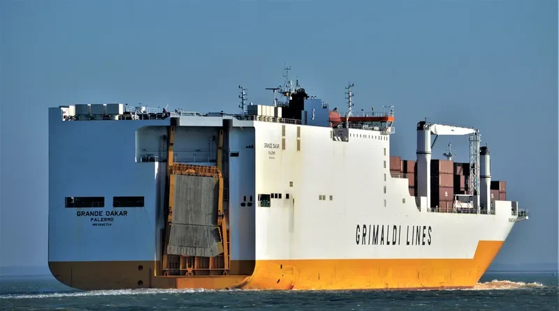GRANDE DAKAR Ro-Ro IMO 9680724 photo 2