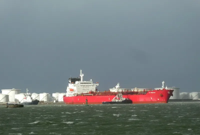 STI MERAUX Tanker IMO 9681118 photo 9