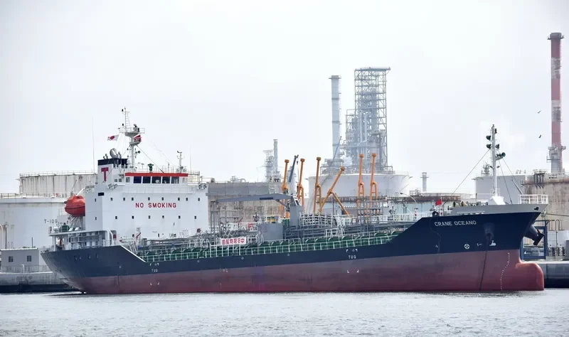 CRANE OCEANO Tanker IMO 9682100 photo 2