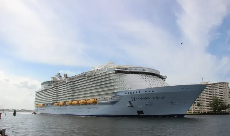HARMONY OF THE SEAS Passenger Ship IMO 9682875 photo 8