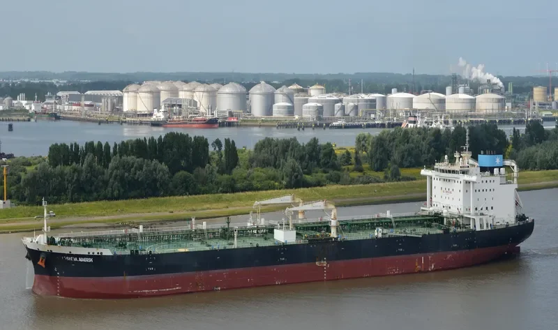 EVA MAERSK Tanker IMO 9682992 photo 4