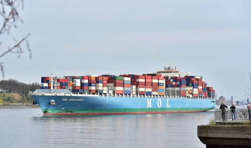 SEASPAN BRILLIANCE Container Ship IMO 9685334 photo 2