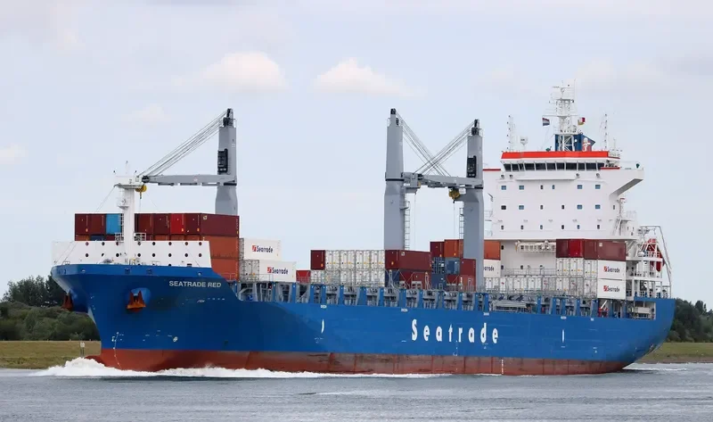 SEATRADE RED Container Ship IMO 9690107 photo 4