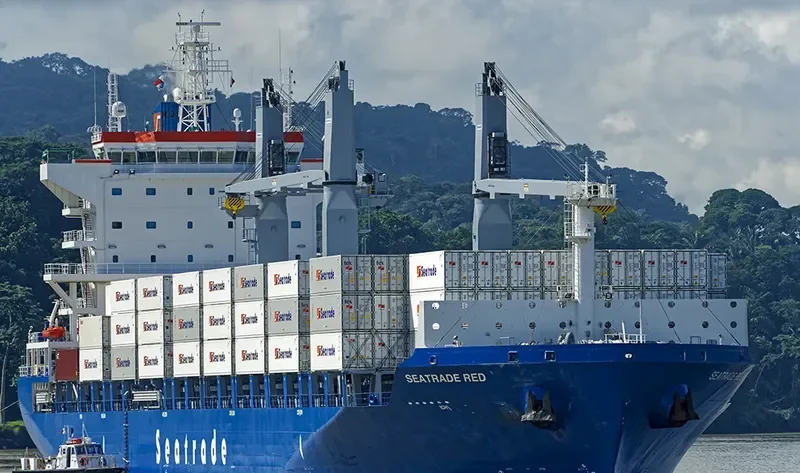 SEATRADE RED Container Ship IMO 9690107 photo 7