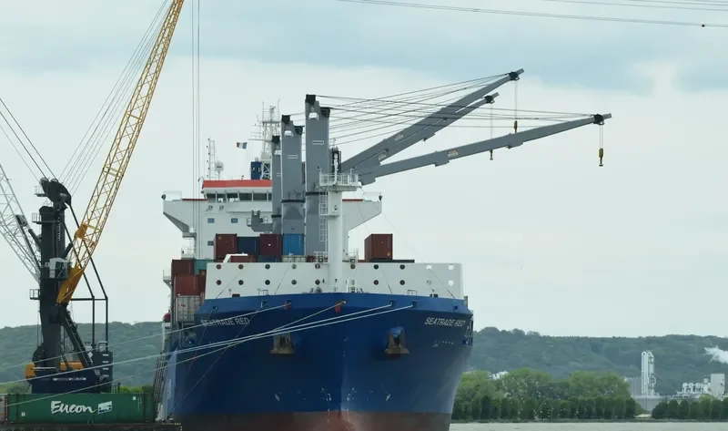 SEATRADE RED Container Ship IMO 9690107 photo 9