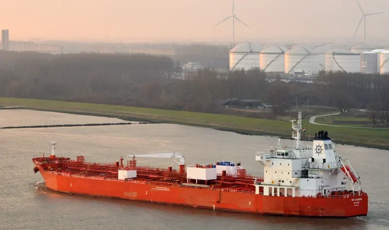 TRF BERGEN Tanker IMO 9692246 photo 2
