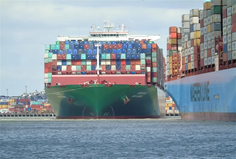 CSCL GLOBE Container Ship IMO 9695121 photo 10