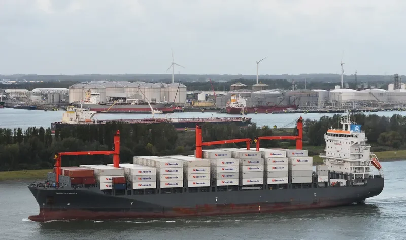 MAERSK BAHAMAS Container Ship IMO 9697026 photo 2