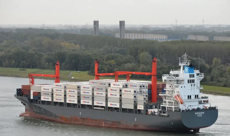 MAERSK BAHAMAS Container Ship IMO 9697026 photo 3