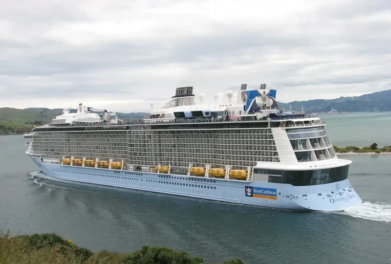 OVATION OF THE SEAS Passenger Ship IMO 9697753 photo 4