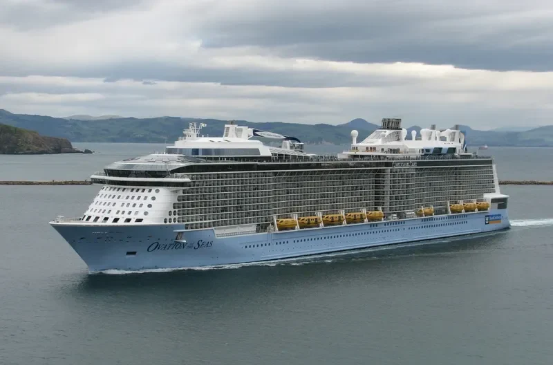 OVATION OF THE SEAS Passenger Ship IMO 9697753 photo 5