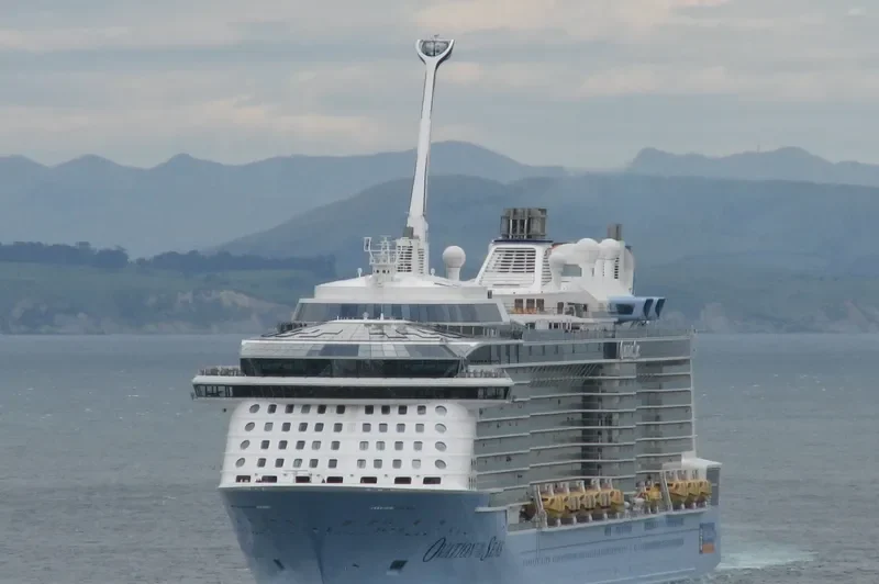 OVATION OF THE SEAS Passenger Ship IMO 9697753 photo 6