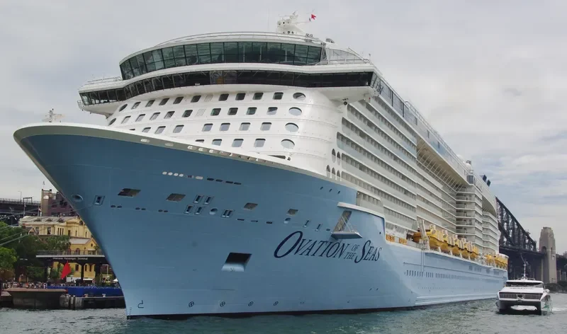 OVATION OF THE SEAS Passenger Ship IMO 9697753 photo 8