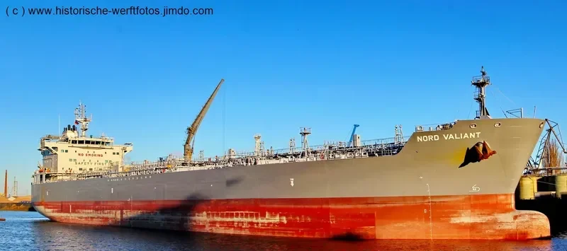 DEE4 LARCH Tanker IMO 9697909 photo 3