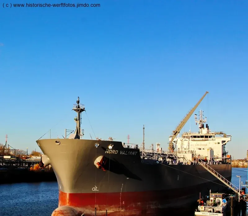 DEE4 LARCH Tanker IMO 9697909 photo 4