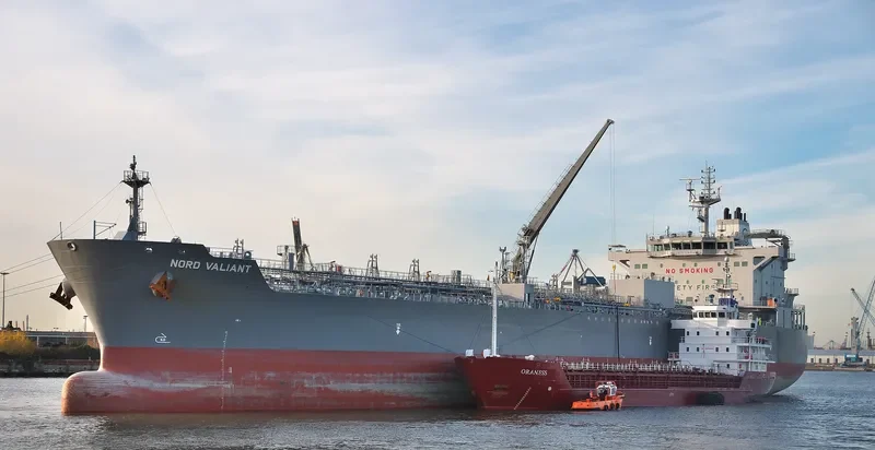 DEE4 LARCH Tanker IMO 9697909 photo 5