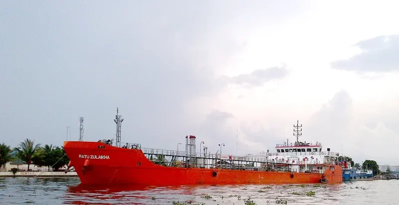 RATU ZULAIKHA Tanker IMO 9703277 photo 4
