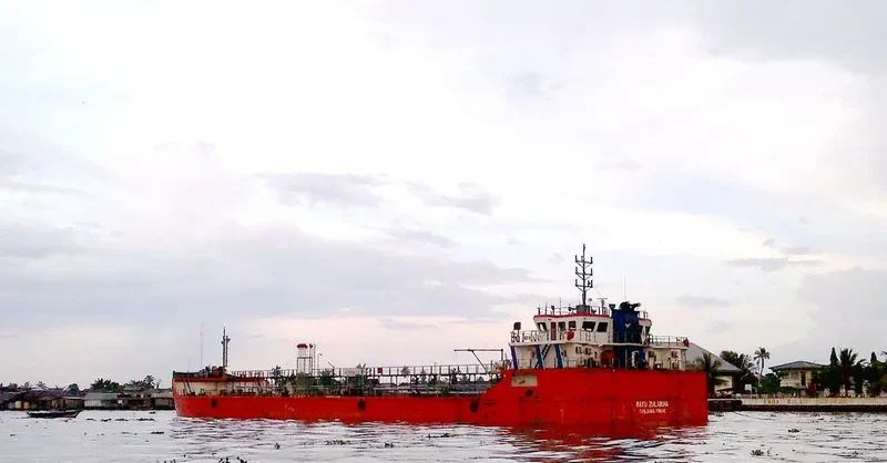 RATU ZULAIKHA Tanker IMO 9703277 photo 5