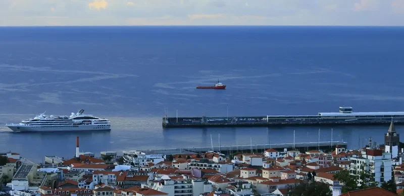 LE LYRIAL Passenger Ship IMO 9704130 photo 7