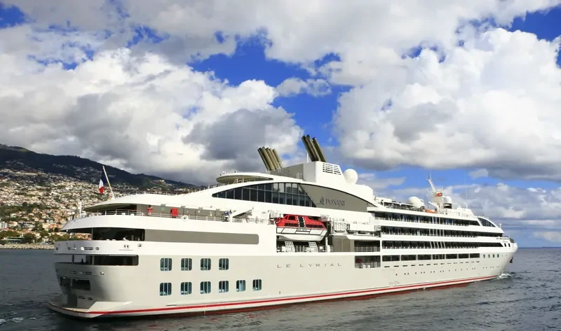 LE LYRIAL Passenger Ship IMO 9704130 photo 9
