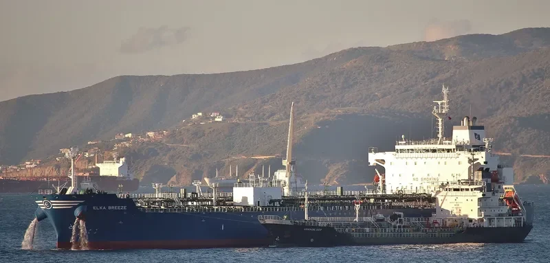 ELKA BREEZE Tanker IMO 9705897 photo 2