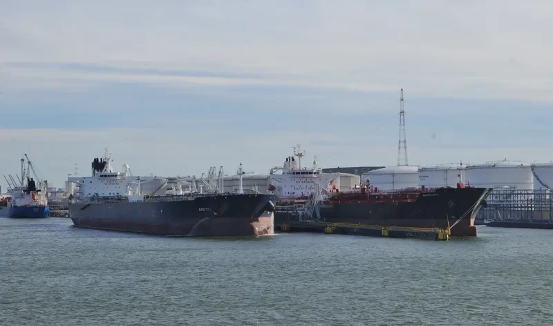 ARETEA Tanker IMO 9711456 photo 6