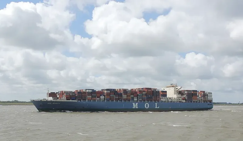 SEASPAN BEAUTY Container Ship IMO 9713349 photo 4