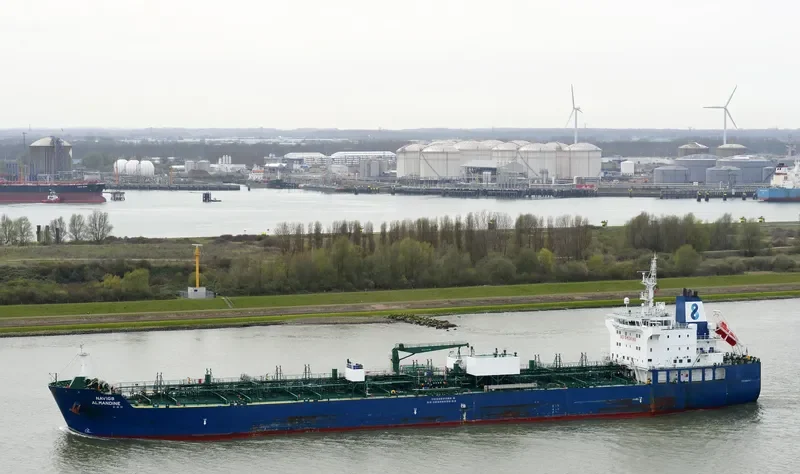 NAVIG8 ALMANDINE Tanker IMO 9714068 photo 8