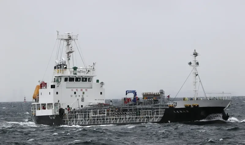YUHO MARU NO.6 Tanker IMO 9715878 photo 5