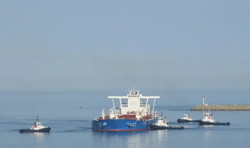 YUAN HUA HU Tanker IMO 9723588 photo 9