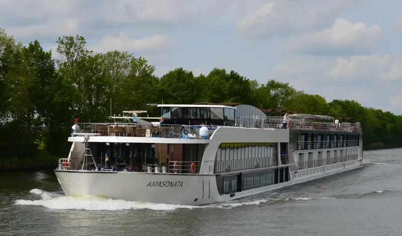 AMASONATA Passenger Ship IMO 9724207 photo 4