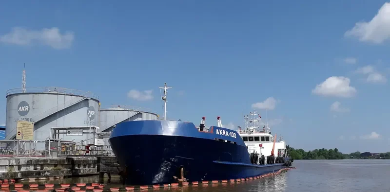 AKRA 100 Tanker IMO 9724893 photo 4