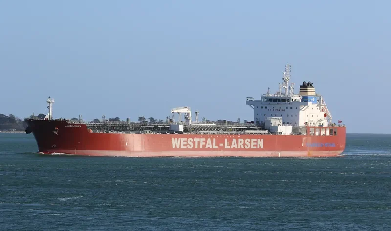 LINDANGER Tanker IMO 9725299 photo 6