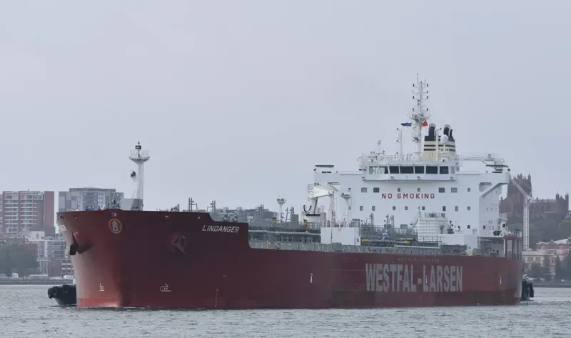 LINDANGER Tanker IMO 9725299 photo 10
