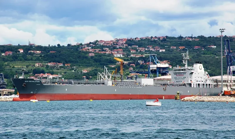 ECO REVOLUTION Tanker IMO 9725598 photo 10