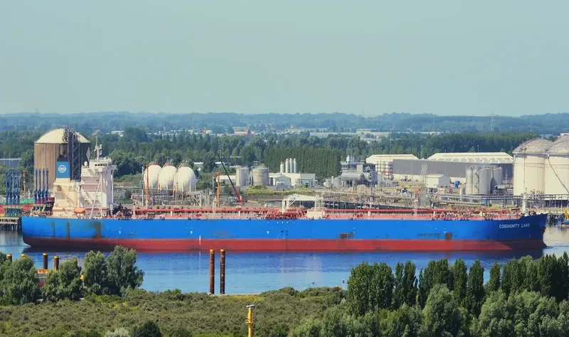 COSDIGNITY LAKE Tanker IMO 9727209 photo 3