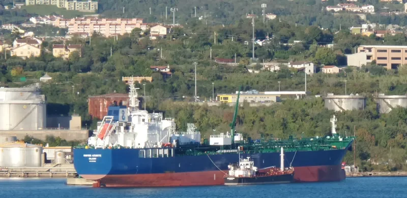 NAVIG8 AZURITE Tanker IMO 9727560 photo 7