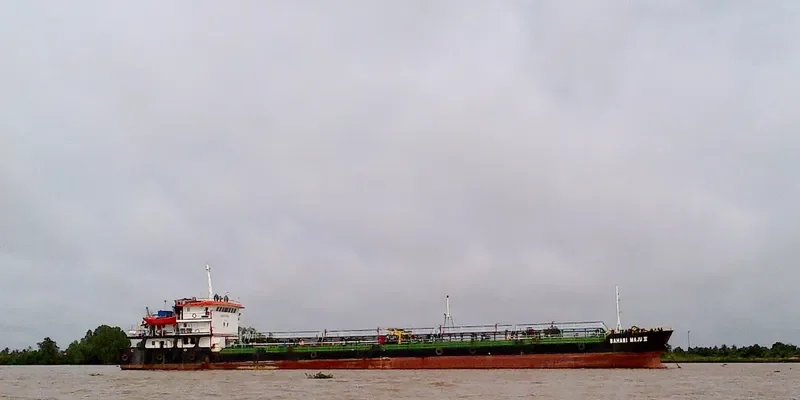 BAHARI MAJU II Tanker IMO 9728813 photo 2