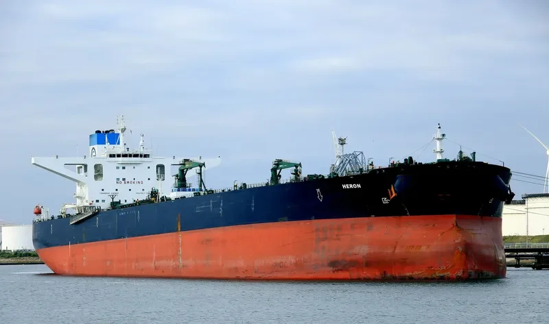 HERON Tanker IMO 9730086 photo 4