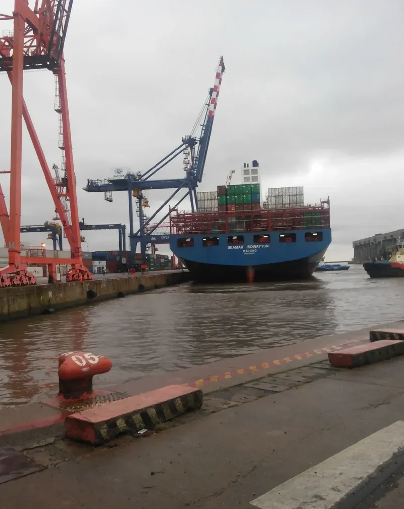 SEAMAX ROWAYTON Container Ship IMO 9732589 photo 2