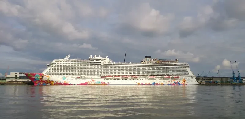 GENTING DREAM Passenger Ship IMO 9733105 photo 8