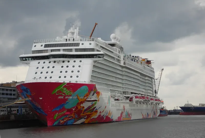 GENTING DREAM Passenger Ship IMO 9733105 photo 9