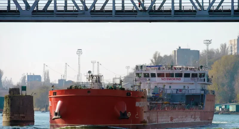 MIDVOLGA 2 Tanker IMO 9735139 photo 2