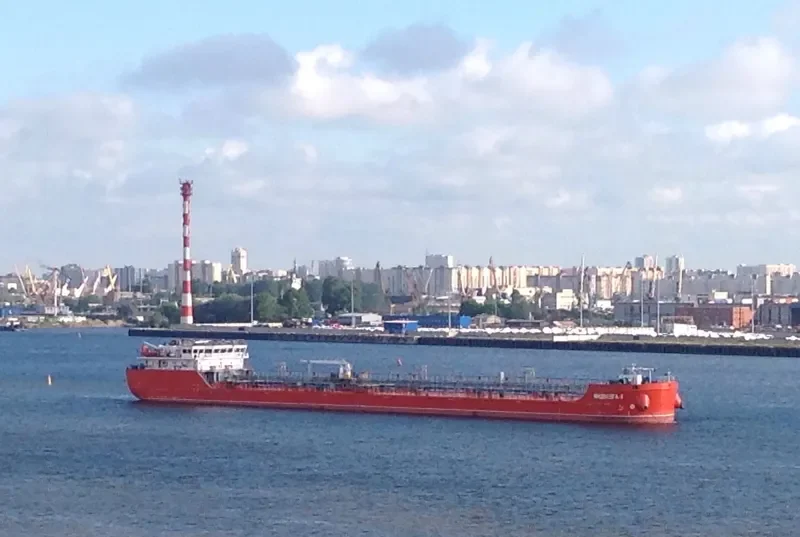 MIDVOLGA 3 Tanker IMO 9735141 photo 3