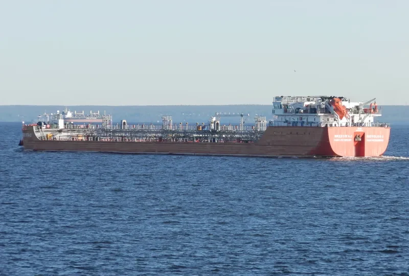 MIDVOLGA 3 Tanker IMO 9735141 photo 4