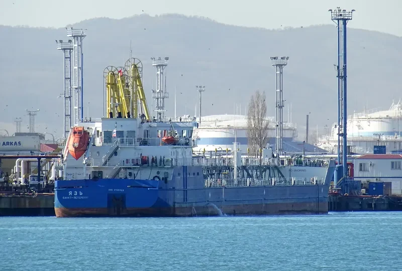 YAZ Tanker IMO 9735323 photo 2