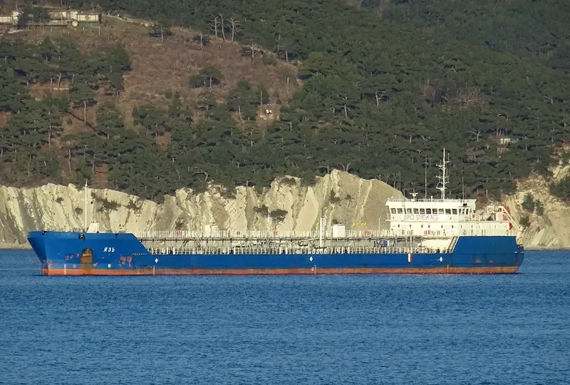 YAZ Tanker IMO 9735323 photo 3